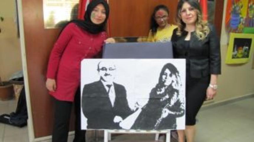 İl&ccedil;e Milli Eğitim M&uuml;d&uuml;r&uuml;n&uuml; Resmeden Tablo, Benzerliğiyle Şaşırttı