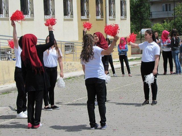 Hisarcık Şehitler Ortaokulunun Yılsonu Sergisi