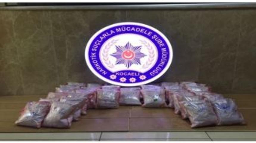 İran Plakalı Otomobilin Bagajından Uyuşturucu Fışkırdı