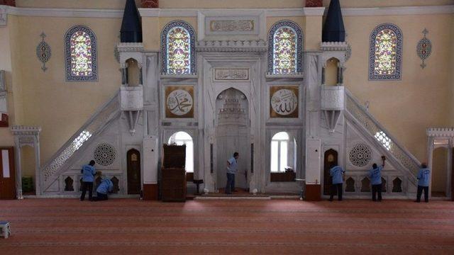 Gaziantep’teki Camiler Ramazan Ayına Hazır