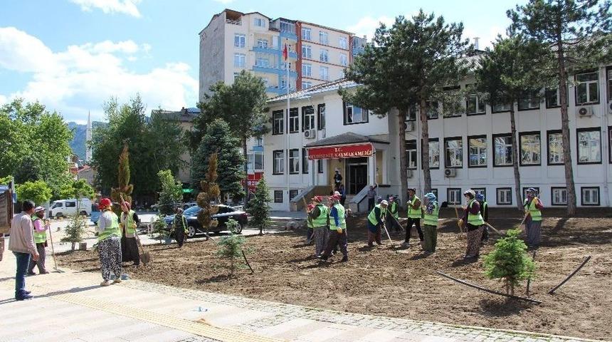Seydişehir Belediyesi&rsquo;nden Kaymakamlık Binası Etrafına &Ccedil;evre D&uuml;zenlemesi