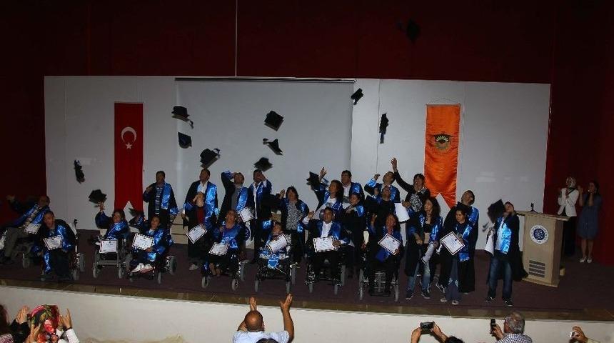 &Ouml;zel İnsanlara &Ouml;zel Mezuniyet