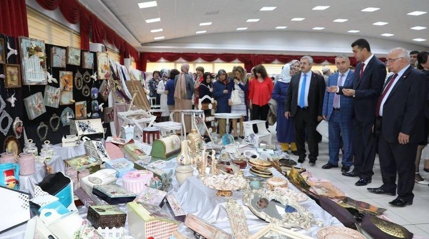 Başkan Baran, Halk Eğitim Yılsonu Sergisine Katıldı