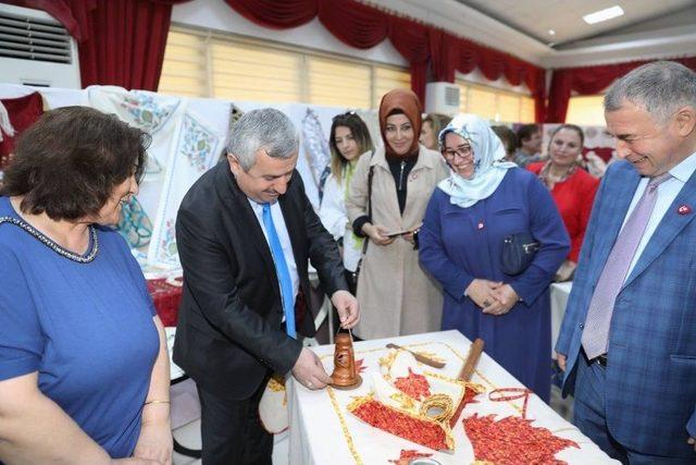 Başkan Baran, Halk Eğitim Yılsonu Sergisine Katıldı