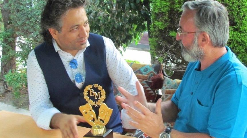 Vedat Murat G&uuml;zel, Yılın Komedi Oyuncusu Se&ccedil;ildi