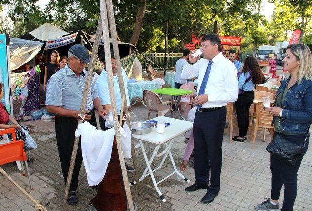 Başkan Turgut, Festival Stantlarını Gezdi