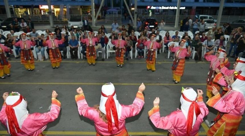 Nil&uuml;fer Agora &Ccedil;arşısı&rsquo;nda &ldquo;yaza Merhaba Şenliği&rdquo;