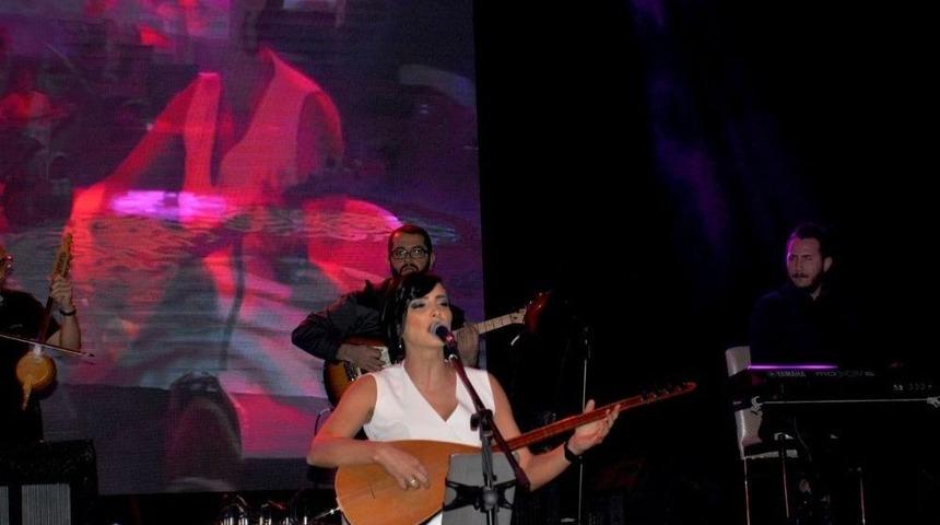 &Ouml;zlem &Ouml;zdil&rsquo;den T&uuml;rk&uuml; Ziyafeti