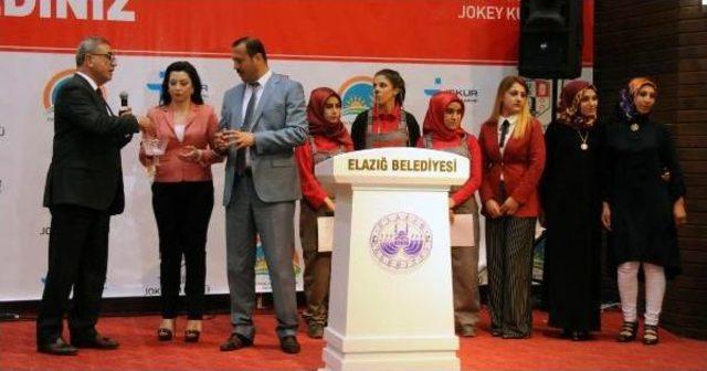 Türkiye'nin Ilk Kadın Seyisleri Sertifikalarını Aldı