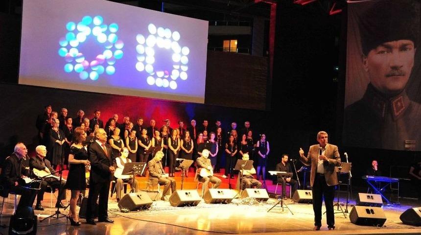 Aşık Mahsuni Bal&ccedil;ova&rsquo;da Şarkılarıyla Anıldı