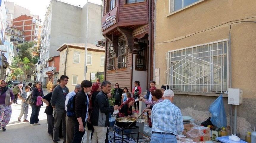 Mudanya Verem Savaş Derneği&rsquo;nden Vefa Lokması