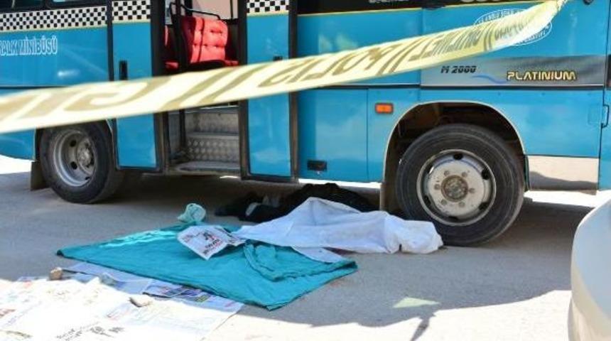 İndiği Minib&uuml;s&uuml;n Altında Kalan 88 Yaşındaki Kadın &Ouml;ld&uuml;