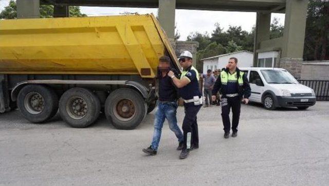 Bonzai Içip Kullandığı Kamyonla Nizamiye Duvarına Çarptı