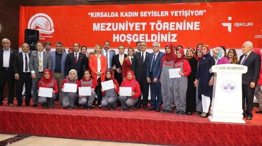 T&uuml;rkiye&rsquo;nin İlk Kadın Seyisleri Mezun Oldu