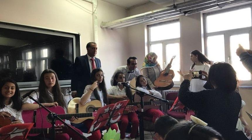 Kadir Has Ortaokulu &Ouml;ğrencilerinden Resim Sergisi