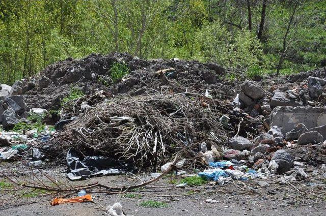 Gelişi Güzel Dökülen Hafriyatlar Başkan Karaçanta’yı İsyan Ettirdi