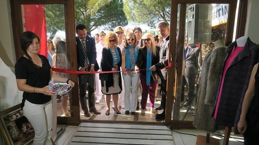 Fo&ccedil;a Halk Eğitim Merkezi Kursiyerleri El Emeklerini Sergiledi