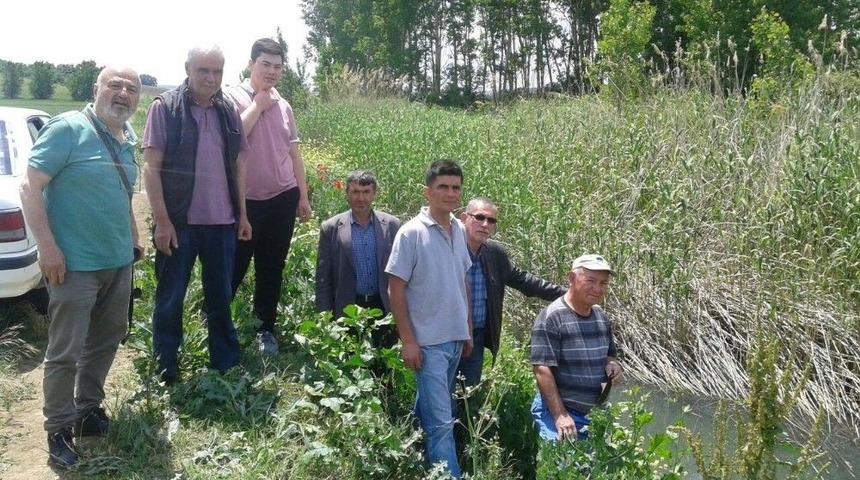 &Ccedil;ift&ccedil;i Dere Kirliliği Sebebiyle Sulama Yapamıyor