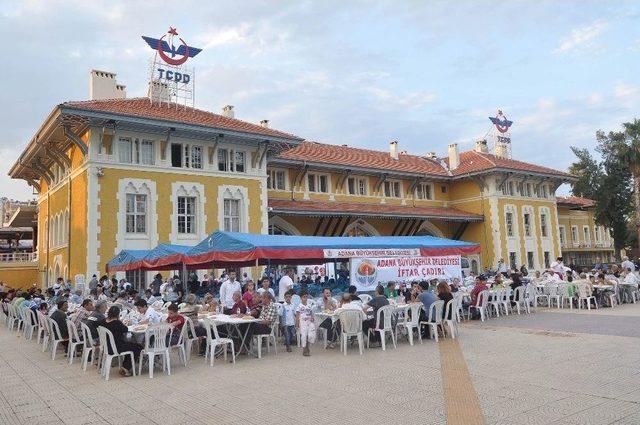 100 Bin Kişiye İftar, 15 Bin Aileye Gıda Kolisi