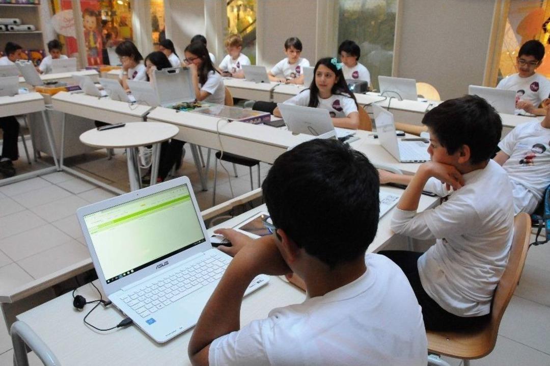 Bin &Ccedil;ocuk Geleceğin Meslekleri İ&ccedil;in &Uuml;cretsiz Eğitilecek