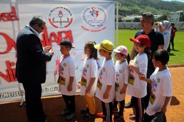 Tokat'ta Geleneksel Çocuk Oyunları Şenliği Düzenlendi