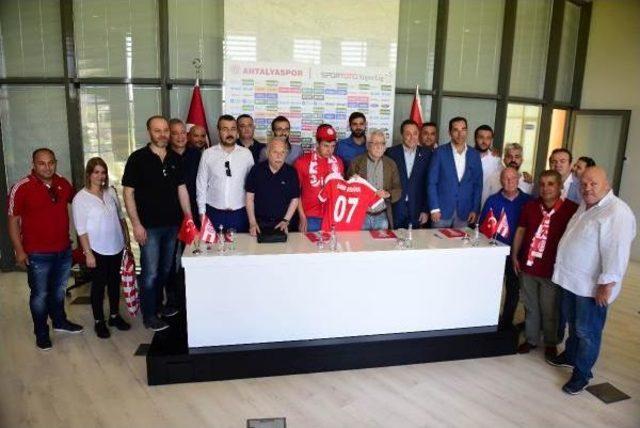 Görme Engelli Taraftar Antalyaspor'a Üye Oldu