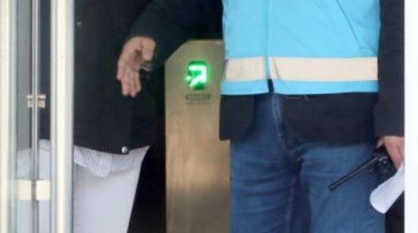 Fal Baktığı Evden 9 Bin Liralık Altın &Ccedil;alan İranlı Kadın G&ouml;zaltında