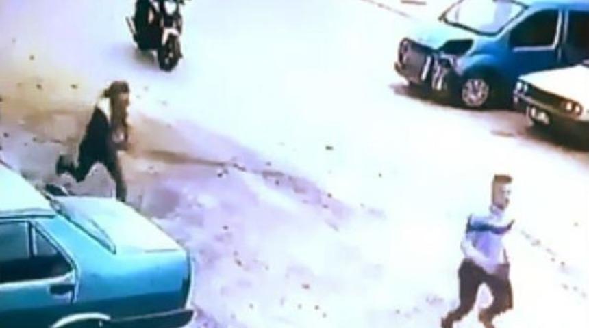 Polisi G&ouml;r&uuml;nce Seyir Halindeki Motosikletten Atlayıp Ka&ccedil;tılar