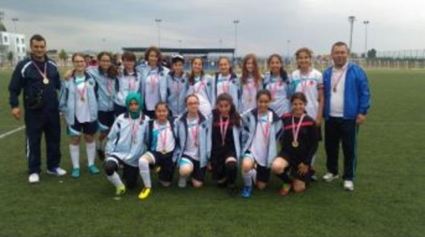 Kız Futbol Takımından B&uuml;y&uuml;k Başarı