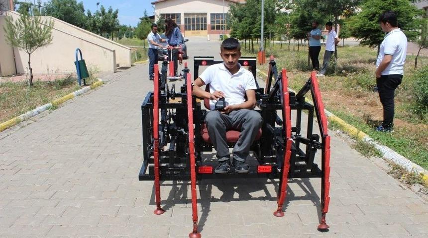 &Ouml;ğrencilerin Yaptığı Robotlar B&uuml;y&uuml;k İlgi G&ouml;r&uuml;yor