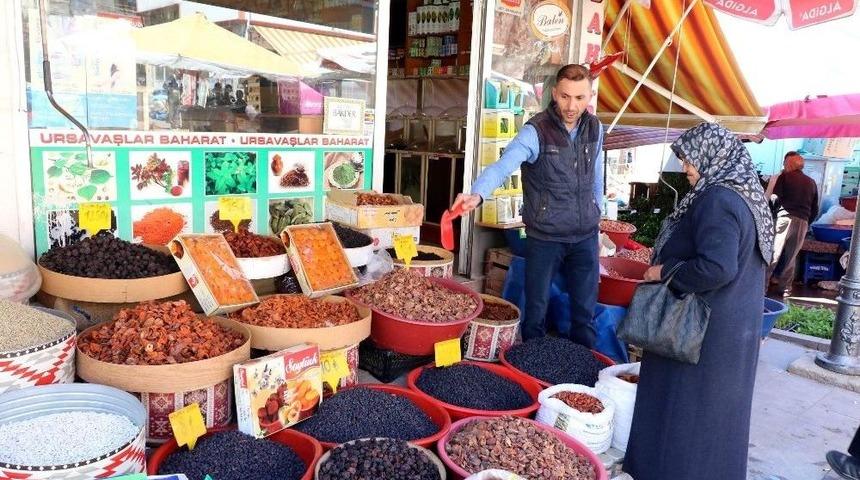 Ramazan &Ouml;ncesi Hurma Ve Hoşaflık Malzemelere Rağbet Arttı