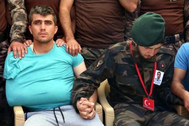 Şehit Polisin Cenazesini Aynı Çatışmada Yaralanan Silah Arkadaşları Getirdi (2)