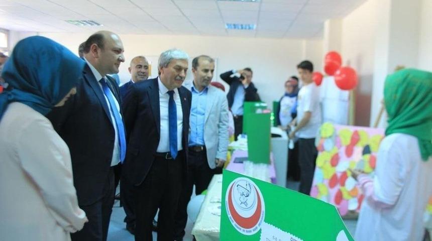 Şehit Osman Er İmam Hatip Ortaokulu T&uuml;bitak Bilim Fuarı Sergisini A&ccedil;tı