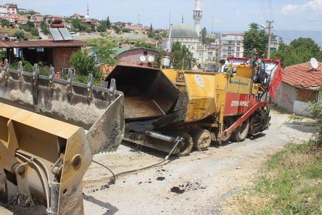 Asfalt Dökme Makinesi Evin Bahçesine Devrildi