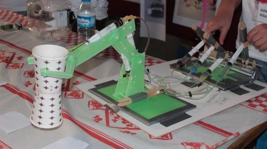 Ortaokul &Ouml;ğrencisi 40 Tl&rsquo;lik Malzemeyle Robot Kol Yaptı