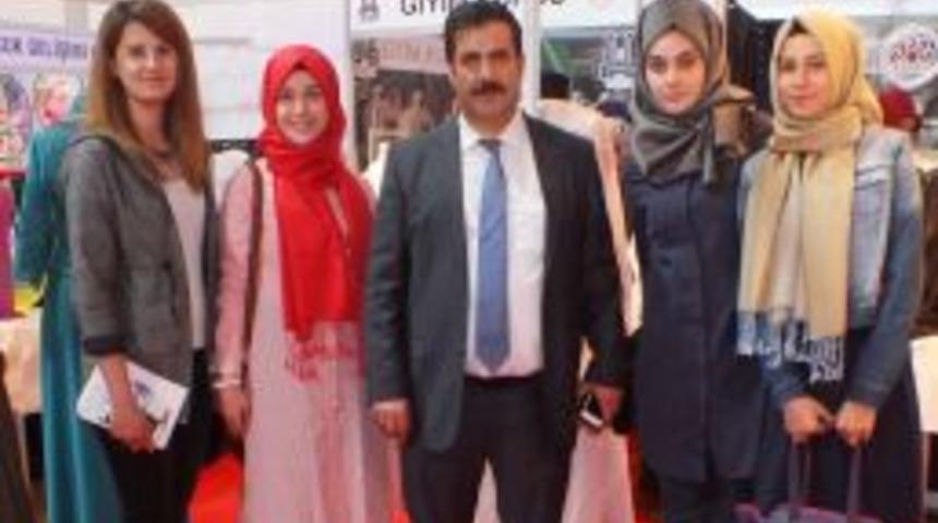 &Uuml;niversite &Ouml;ğrencileri Kadının Toplumdaki Yerine Dikkat &Ccedil;ekti