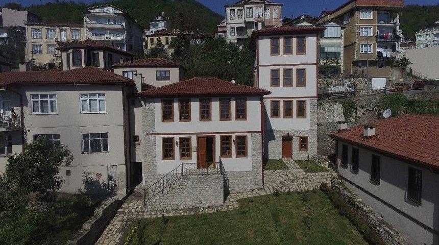 Tarihi Ev &Ccedil;ocukların Hizmetinde