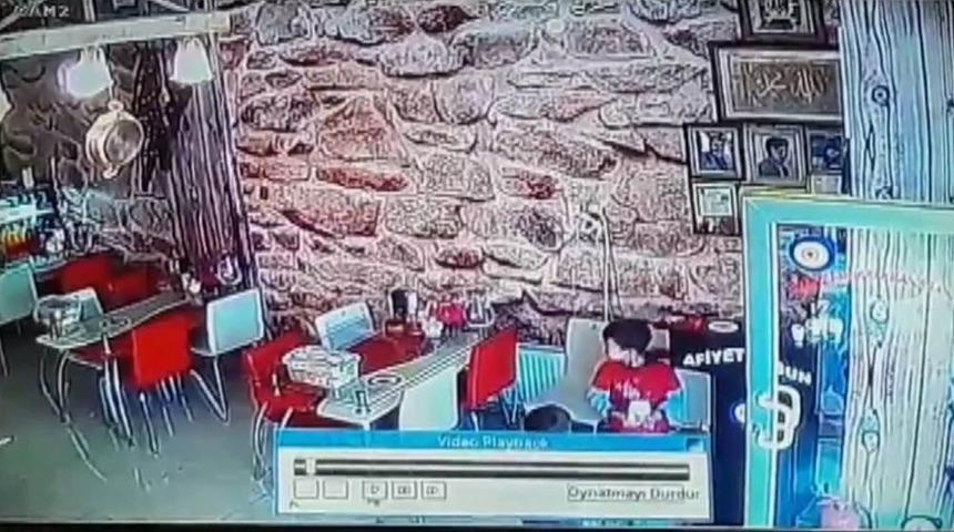 Lokantadan Para &Ccedil;alan &Ccedil;ocuklar Kamerada