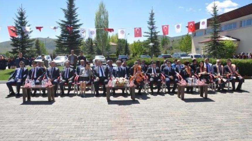 Kelkit Aydın Doğan Meslek Y&uuml;ksekokulu'nda 12'inci Mezuniyet Coşkusu