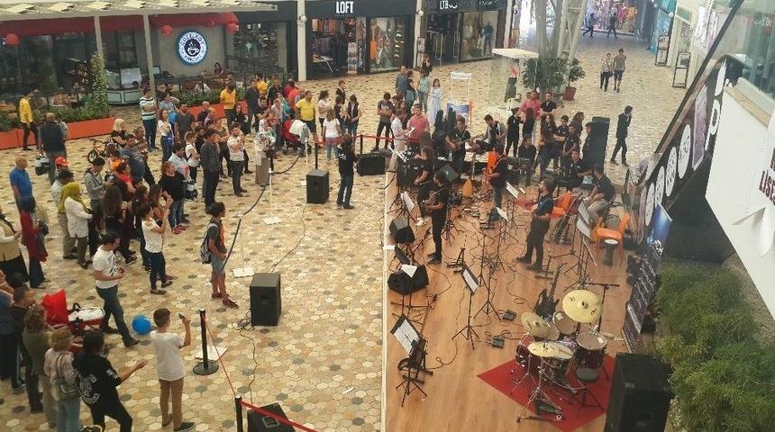 Milaslı Gen&ccedil;ler Eserlerini Beğeniye Sundu