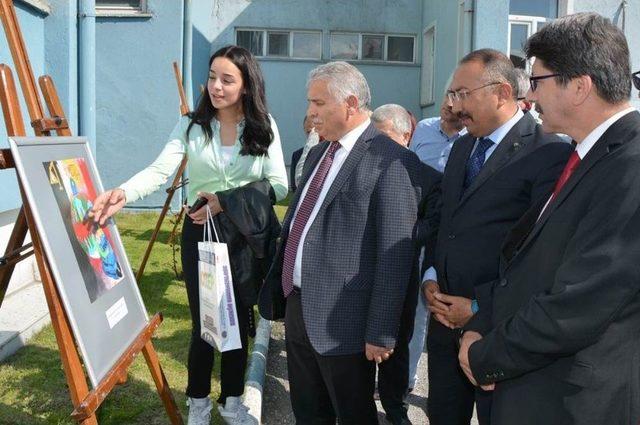 Afyonkarahisar’da ‘polis Vatandaş’ Konulu Resim Sergisi Açıldı