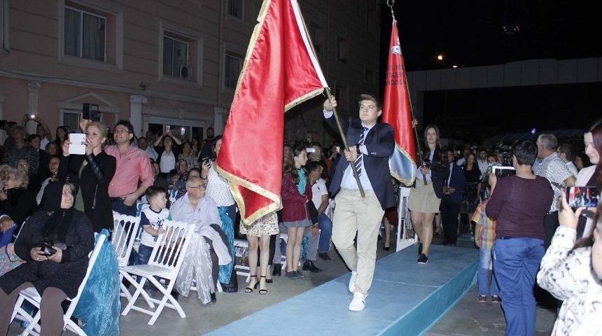 Basek Mezunları Altın Bileziklerini Taktı