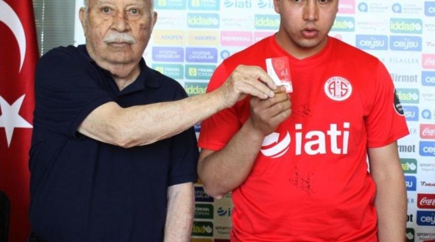 G&ouml;rme Engelli &Ouml;mer, Antalyaspor &Uuml;yesi Oldu