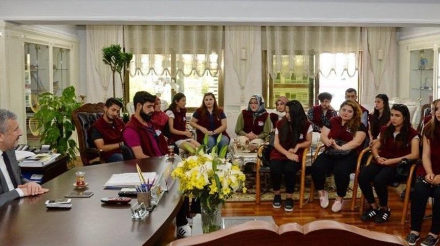 Emniyet M&uuml;d&uuml;r&uuml; &Ccedil;alışkan Diyarbakır&rsquo;dan Gelen &Ouml;ğrencileri Kabul Etti