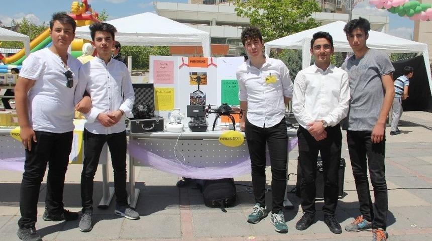 Lise Öğrencileri Bilimsel Çalışmalarını Sergiledi