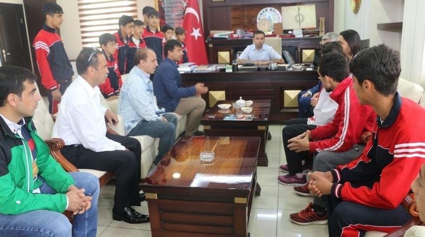 Şampiyonlar Başkan Kılıç’ı Ziyaret Etti