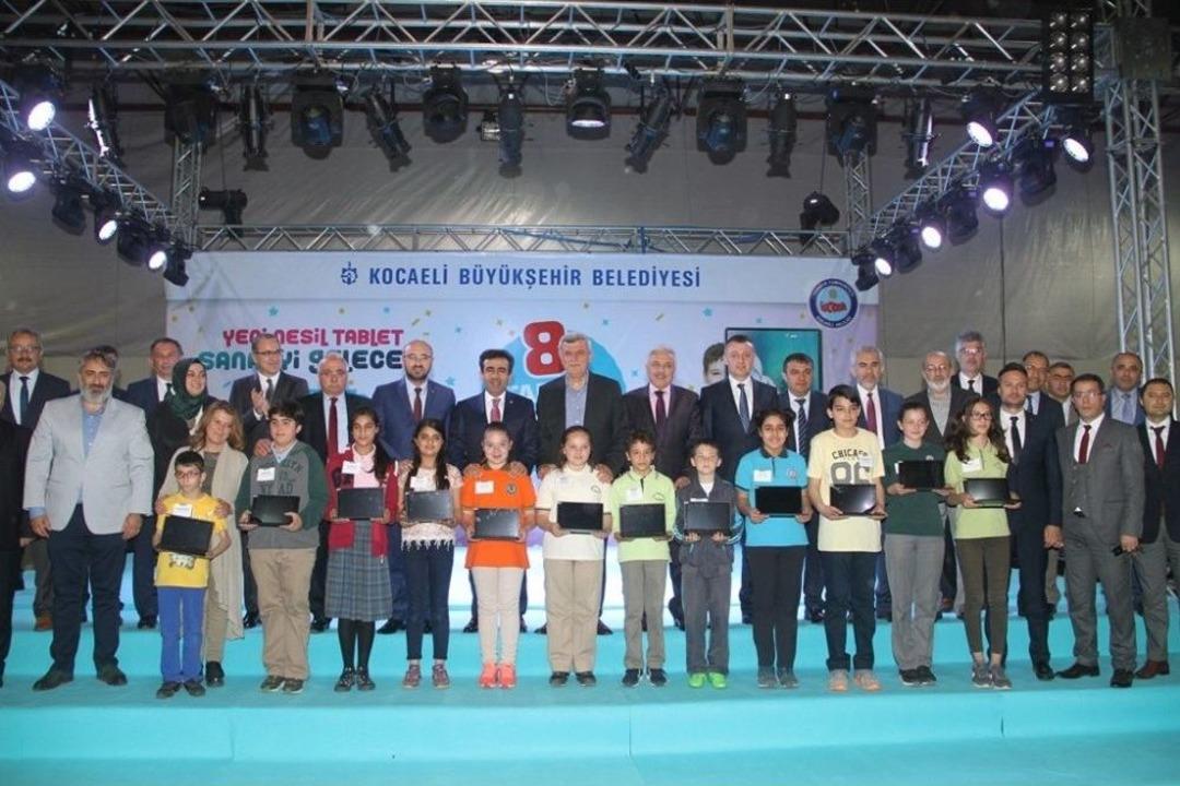 Kocaeli&rsquo;de &Ouml;ğrencilere 8 Senede 219 Bin Tablet