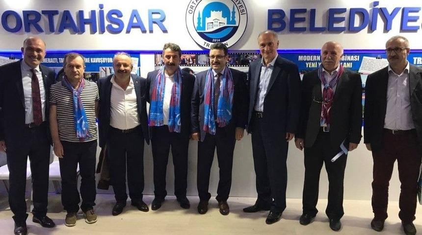 Başkan Gen&ccedil;, Protokole Standı Gezdirdi