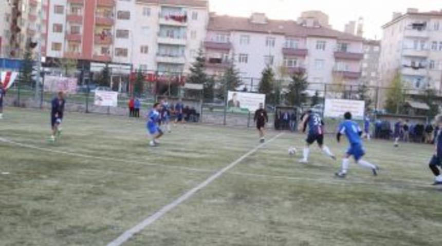 Niğde Belediyesi Şehit &Ouml;mer Halisdemir Futbol Turnuvası Sona Eriyor