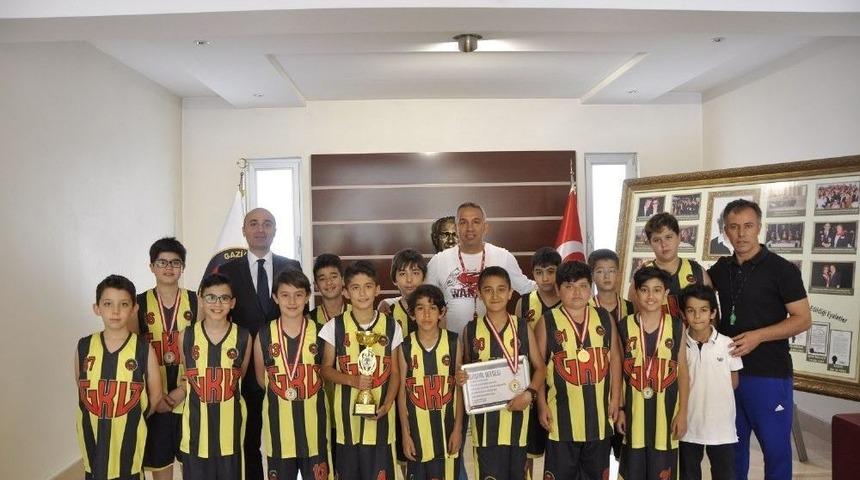 Gkv Minikler Basketbol Takımı Namağlup Şampiyon